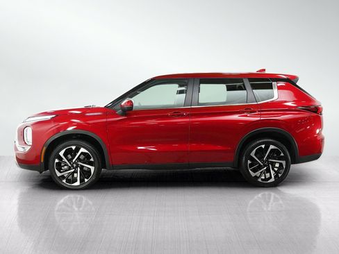 Used 2023 Mitsubishi Outlander SE AWD/4WD image 2