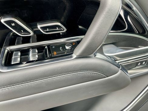 Used 2023 Land Rover Range Rover Autobiography image 11