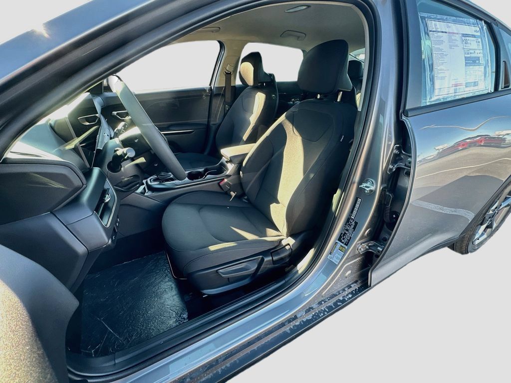 New 2026 Kia K4 FWD image 19