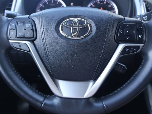 Used 2018 Toyota Highlander SE image 14