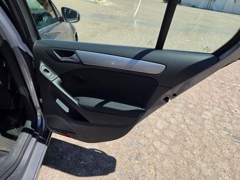 Used 2012 Volkswagen Golf 4-Door FWD image 28