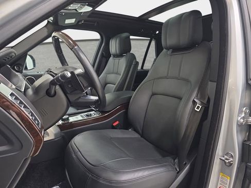Used 2020 Land Rover Range Rover HSE image 14