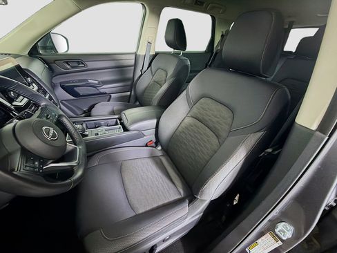 Used 2025 Nissan Pathfinder SV FWD image 13