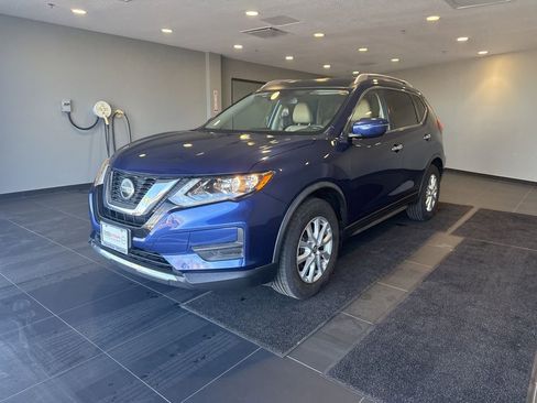 Used 2019 Nissan Rogue SV image 1