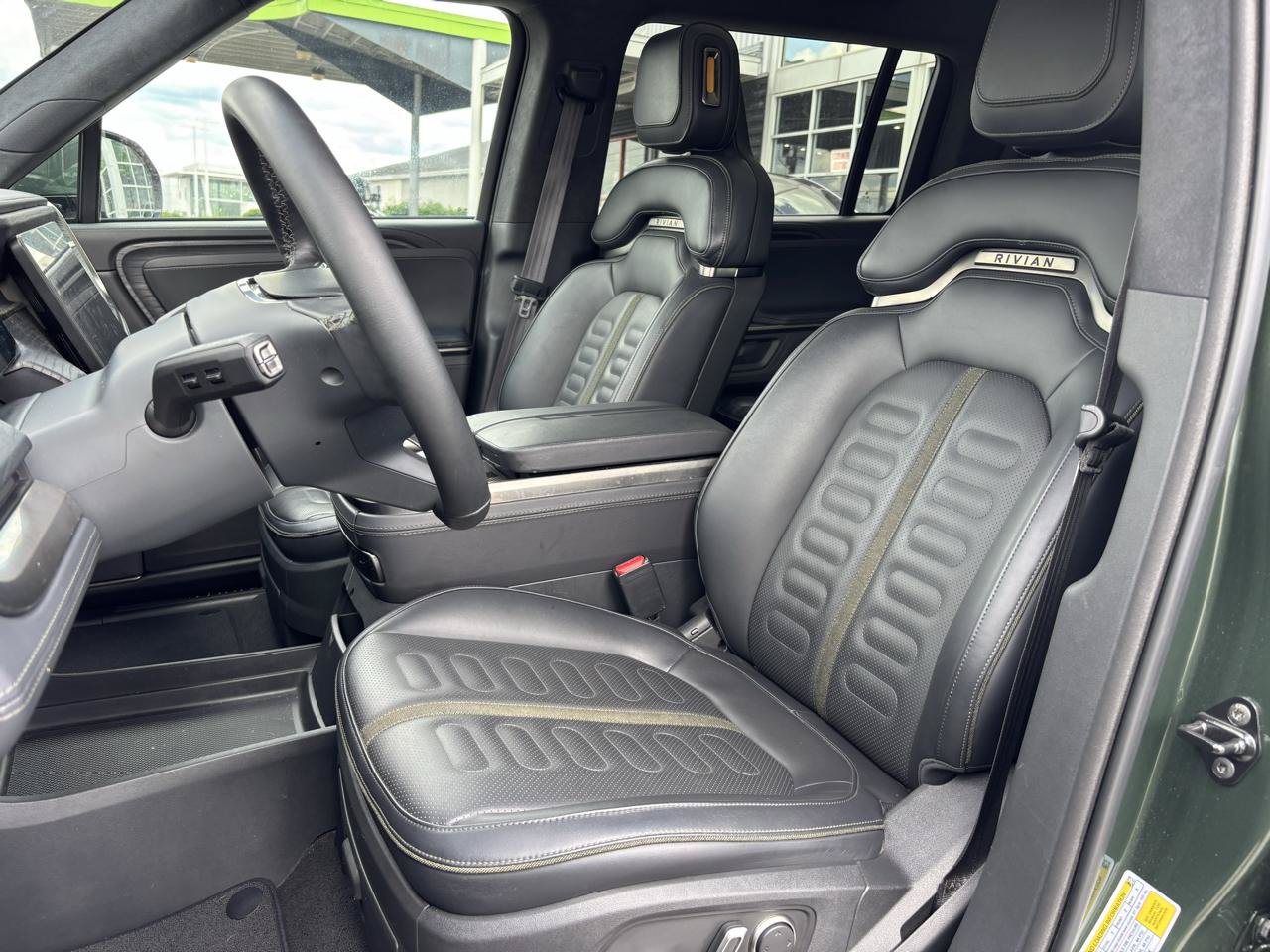Used 2025 Rivian R1S Adventure Dual AWD/4WD image 12