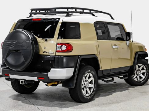 Used 2014 Toyota FJ Cruiser 4WD w/ Upgrade Package image 6