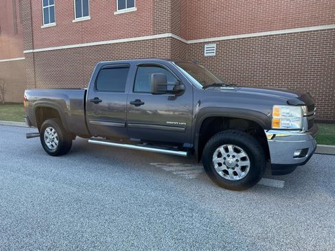 Used 2011 Chevrolet Silverado 2500 LT w/ Interior Plus Package AWD/4WD image 21