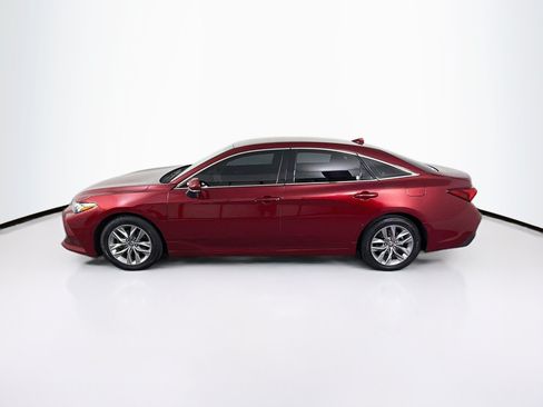 Used 2022 Toyota Avalon XLE FWD image 4