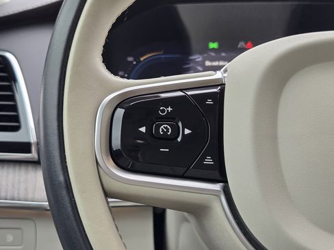 Used 2023 Volvo XC90 T8 Ultimate w/ Lounge Package image 40