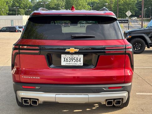 Used 2025 Chevrolet Traverse LT w/ Sun and Wheel Package FWD image 7