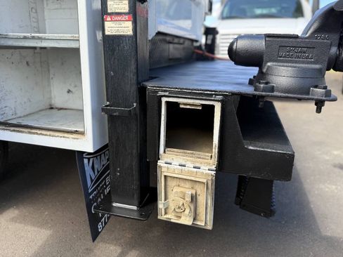 Used 2016 Ford F550 2WD Regular Cab Super Duty image 13