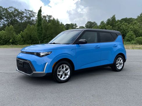 Used 2023 Kia Soul S image 3