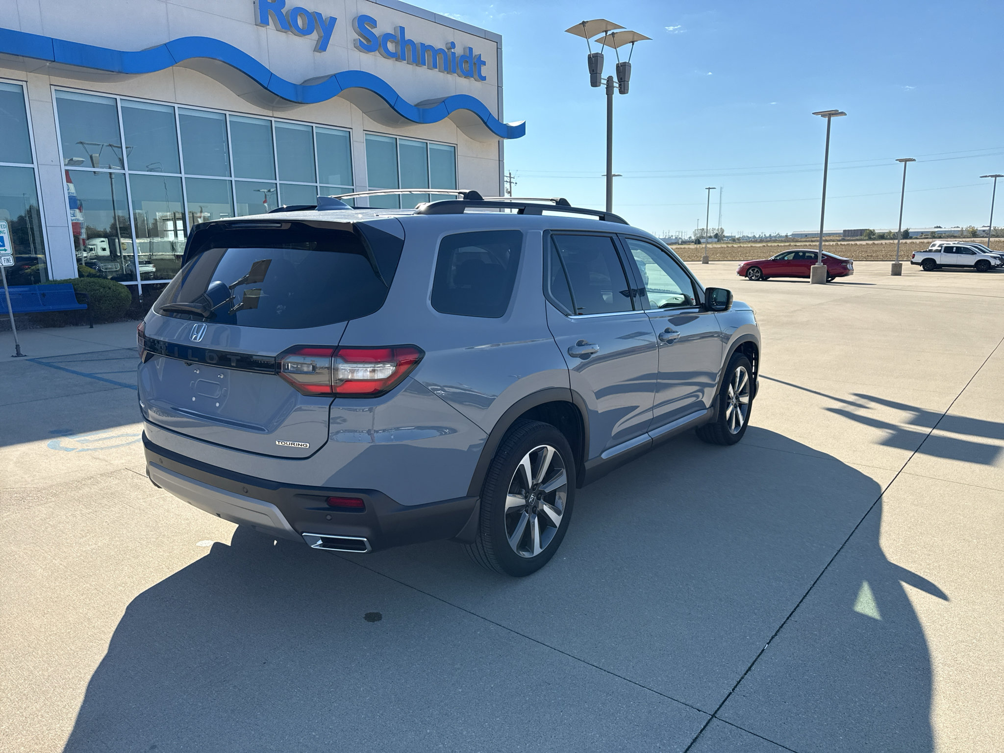 Used 2025 Honda Pilot Touring image 5