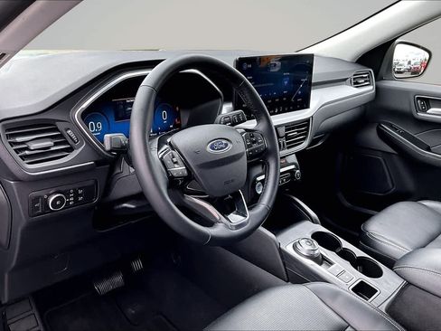 Used 2025 Ford Escape Platinum AWD/4WD image 2