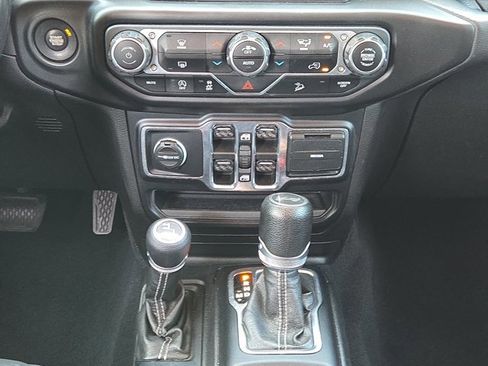 Used 2020 Jeep Wrangler Unlimited Sahara AWD/4WD image 20