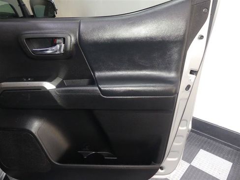 Used 2019 Toyota Tacoma Limited AWD/4WD image 25