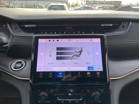 Used 2023 Jeep Grand Cherokee Limited image 35