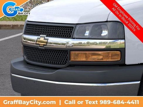 New 2025 Chevrolet Express 3500 Extended image 13