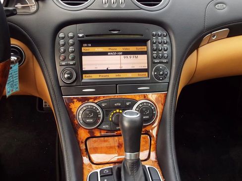 Used 2011 Mercedes-Benz SL 550 image 13