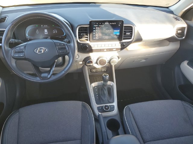 Used 2024 Hyundai Venue Limited FWD image 11