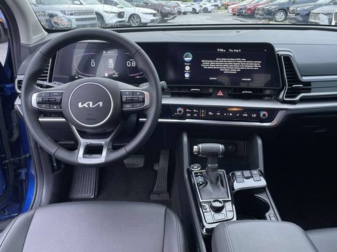 Used 2025 Kia Sportage EX FWD image 4