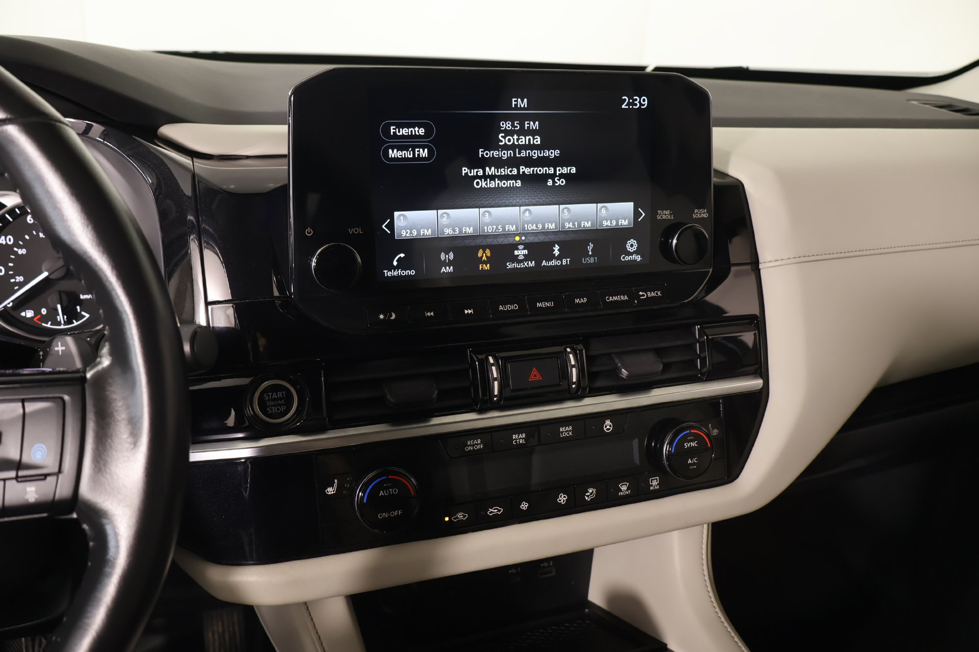 Used 2023 Nissan Pathfinder SL AWD/4WD image 5
