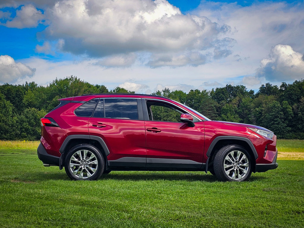 Used 2019 Toyota RAV4 XLE Premium w/ Cold Weather Package AWD/4WD image 2
