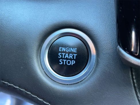 Used 2021 Toyota Highlander XLE image 22