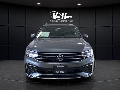 Used 2022 Volkswagen Tiguan SEL R-Line AWD/4WD image 2