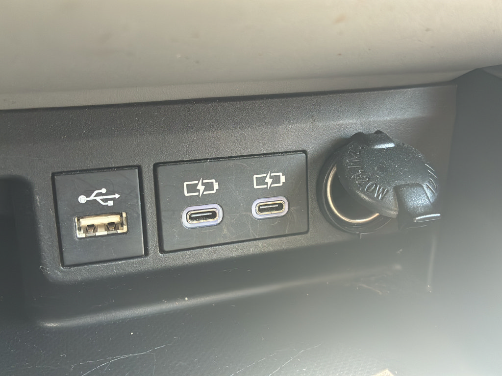 Used 2023 Toyota Highlander LE FWD image 25