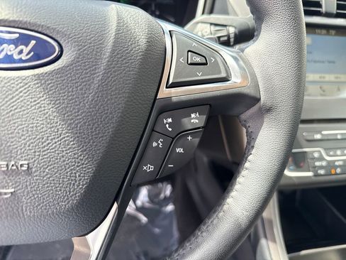 Used 2018 Ford Fusion SE w/ Fusion SE Technology Package image 15