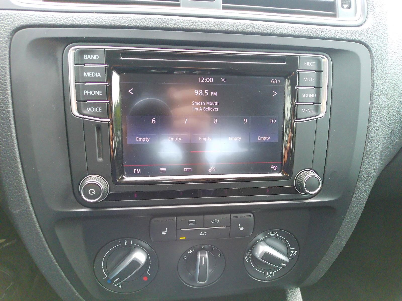 Used 2016 Volkswagen Jetta SE FWD image 11