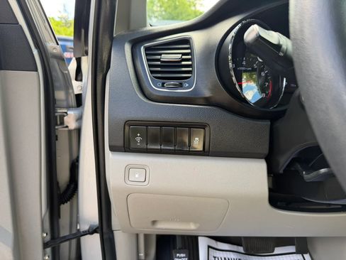 Used 2020 Kia Sedona LX FWD image 22