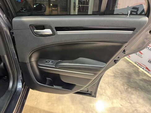 Used 2019 Chrysler 300 S image 37