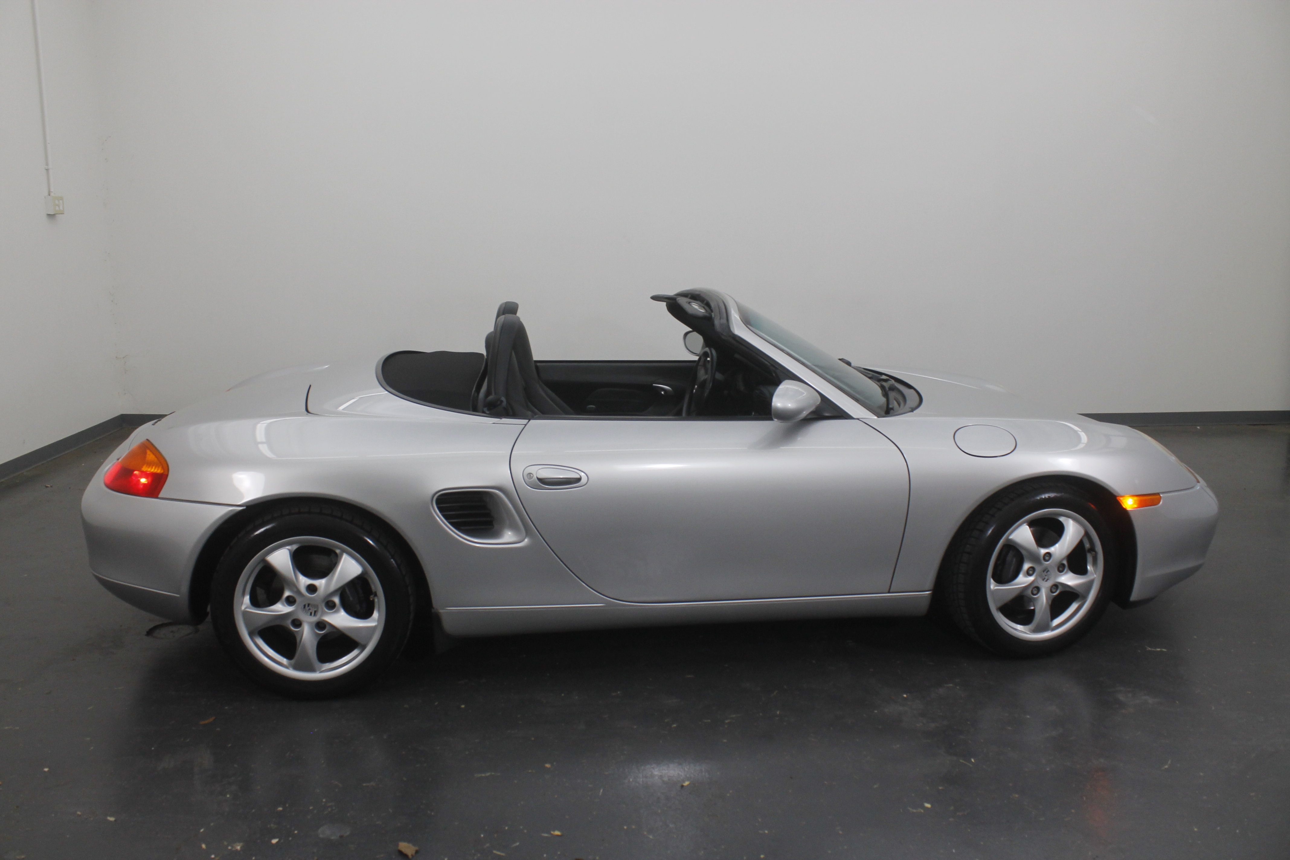 Used 2002 Porsche Boxster RWD image 2