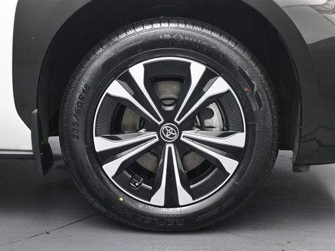 Used 2023 Toyota bZ4X AWD image 36