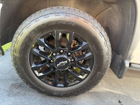Used 2025 Chevrolet Silverado 2500 High Country w/ High Country Premium Package AWD/4WD image 31