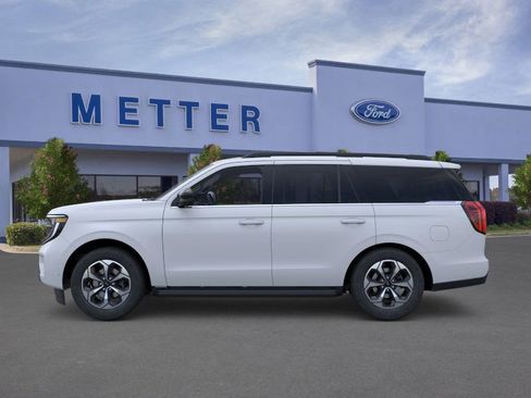New 2026 Ford Expedition Active image 4