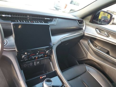 Used 2024 Jeep Grand Cherokee Limited RWD image 25