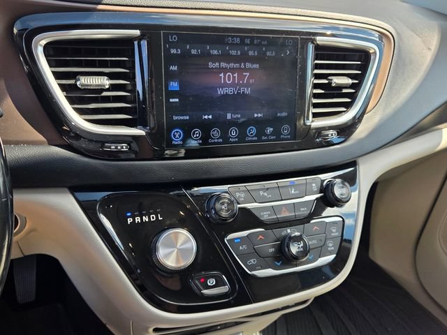 Used 2017 Chrysler Pacifica Touring-L Plus w/ Advanced Safetytec Group FWD image 21