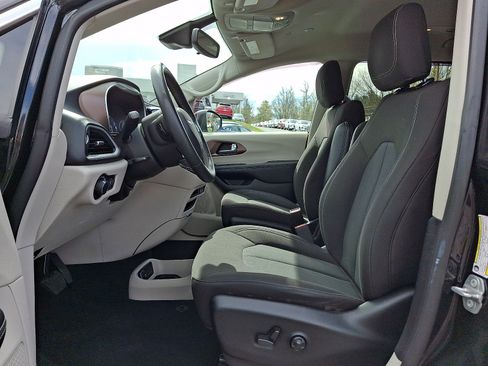 Used 2024 Chrysler Voyager LX FWD image 13