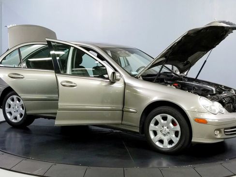 Used 2005 Mercedes-Benz C 320 4MATIC Sedan image 9