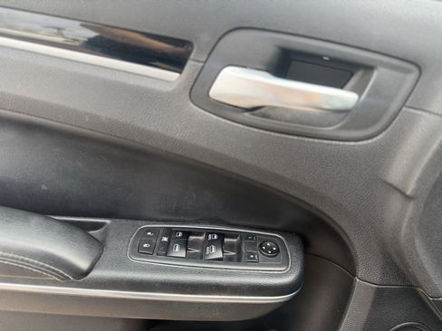 Used 2018 Chrysler 300 S w/ 300S Premium Group image 10