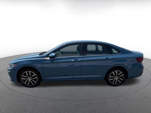 Used 2025 Volkswagen Jetta SE FWD image 8