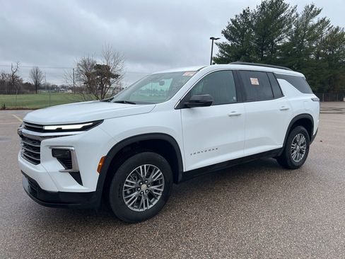 Used 2025 Chevrolet Traverse LT image 7