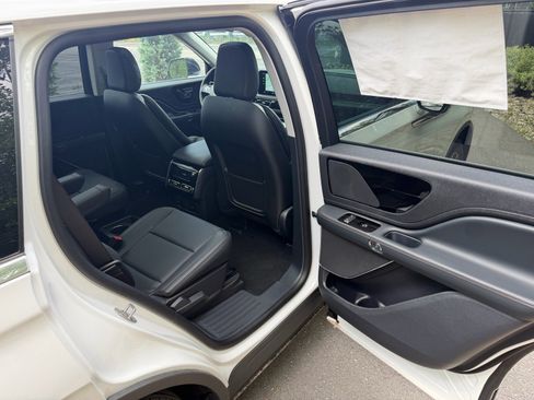 New 2026 Lincoln Aviator AWD image 14