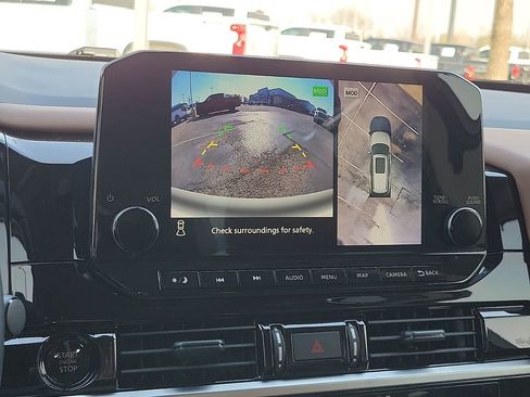 Used 2025 Nissan Pathfinder Platinum w/ Cargo Package image 17