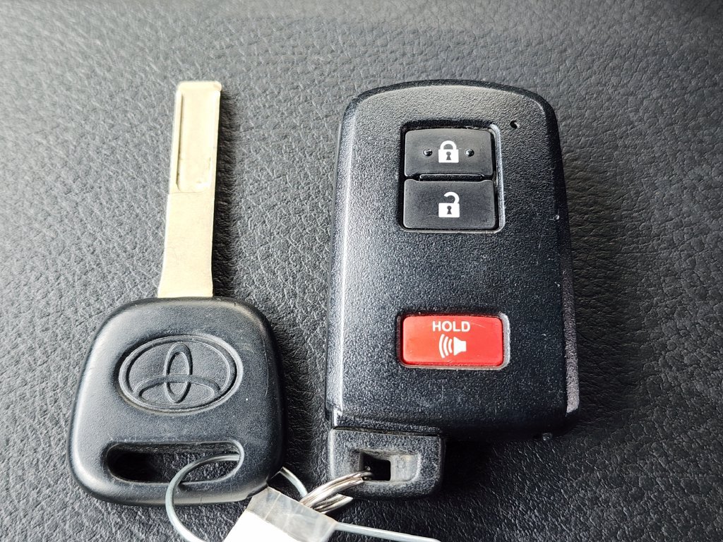 Used 2018 Toyota Tacoma TRD Off-Road AWD/4WD image 33