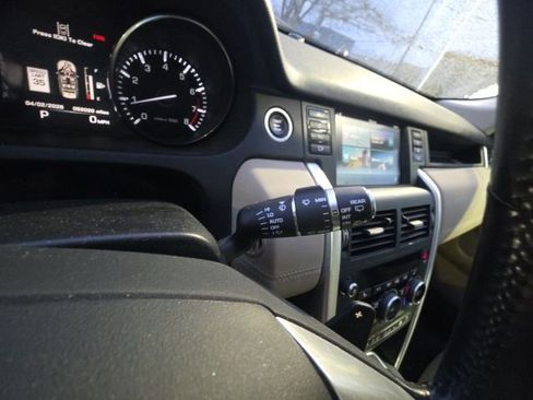 Used 2016 Land Rover Discovery Sport HSE image 19