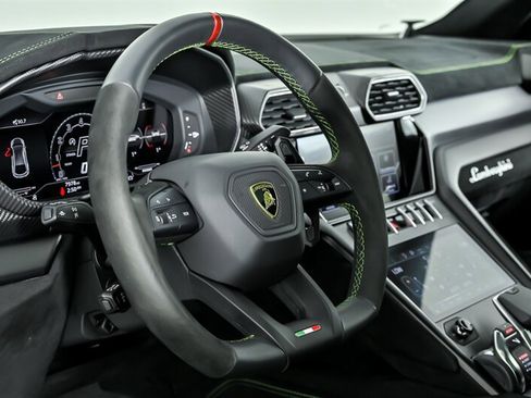 Used 2023 Lamborghini Urus Performante AWD/4WD image 26